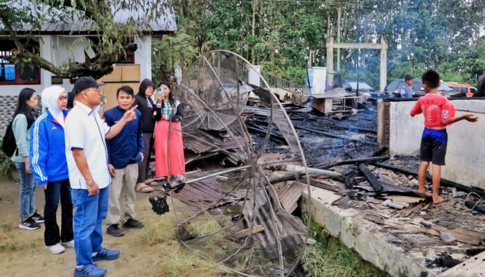 4 Rumah Guru Ludes Terbakar, Bupati Simalungun Tinjau Korban