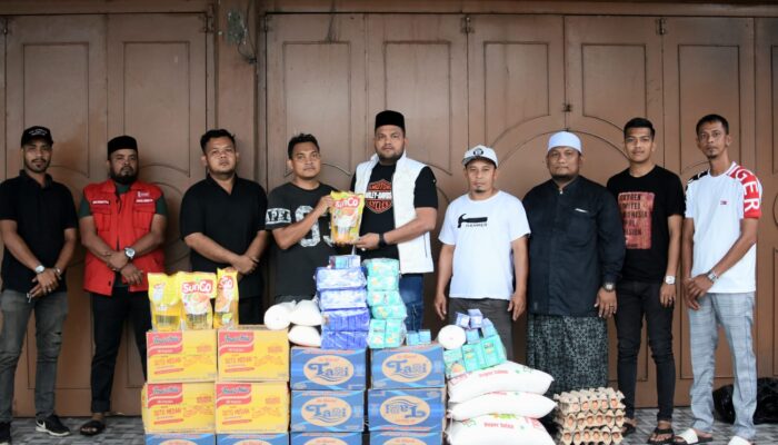 Irfansyah Bantu Sembako Ke Korban Kebakaran Manyak Payed