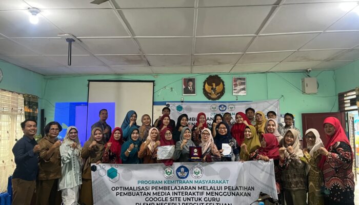 Dosen Unimed Gelar PKM Di SMPN 1 Percut Sei Tuan: Pelatihan Google Sites