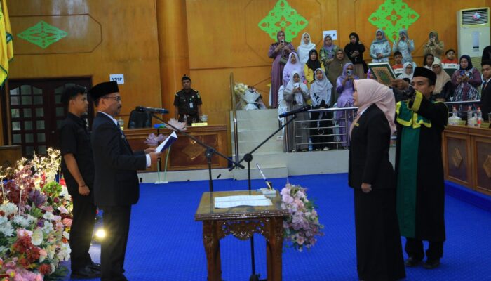 Fadlon Pandu Pengucapan Sumpah PAW Anggota DPRK Aceh Tamiang