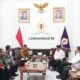 Suasana pertemuan antara PLN dan Lemhannas RI yang diikuti oleh Direktur Utama PLN, Darmawan Prasodjo (tengah kiri) beserta jajaran manajemen PLN dan Gubernur Lemhannas RI, TB Ace Hasan Syadzily (tengah kanan) beserta jajaran di Kantor Lemhannas RI, Jakarta pada Kamis, (22/5).