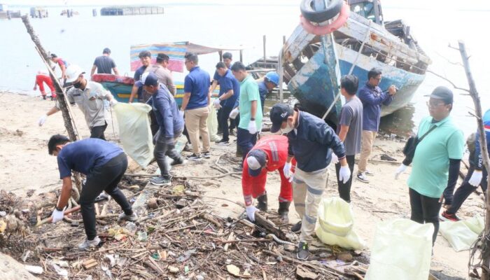Peringati Hari KEHATI 2025, PLN IP UBP Pangkalansusu Lakukan Aksi Bersih Pantai
