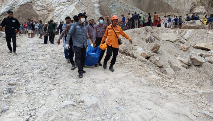 10 Orang Tewas Tertimbun Tambang Galian Gunung Kuda Cirebon