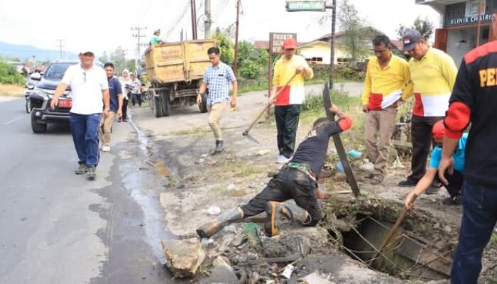 Wakil Bupati Gotong Royong Wujudkan Dairi Jalan Tanpa Genangan Air