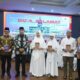 PARA calon haji/hajjah berfoto bersama Region Head PTPN IV Regional I, Rurianto, dalam acara Doa Selamat Calon Haji/Hajjah Keluarga Besar PTPN IV Regional I Tahun 1446 H/2025 M di Aula Sawit, Region Office PTPN IV Regional I, Jl. Sei Batanghari No. 2 Medan. Waspada/Ist