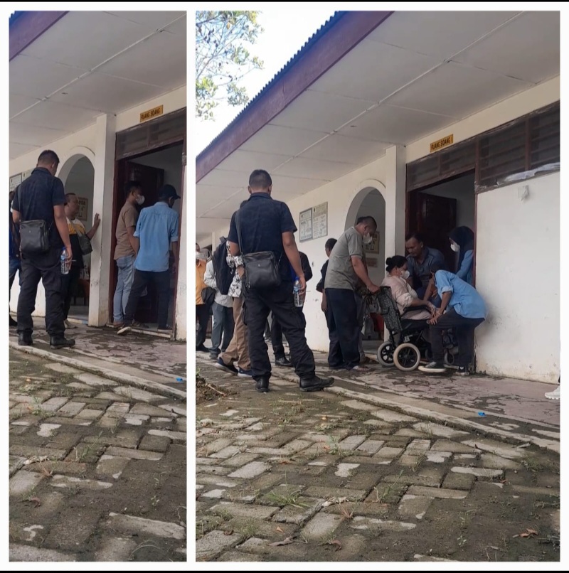 Para preman berdiri di pintu masuk ruang sidang PN Lubukpakam yang bersidang di Labuhandeli dan mendorong terdakwa Ninawati usai menjalani sidang cepat tersebut, Rabu (30/4). Waspada/Andi Aria Tirtayasa