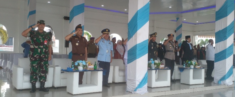 Kajatisu Hadiri Upacara Peringatan Hardiknas 2025, Momentum Tingkatkan Kualitas Pendidikan KEPALA Kejaksaan Tinggi Sumatera Utara Idianto, SH, MH yang diwakili Koordinator Bidang Intelijen Yos A Tarigan, SH,MH menghadiri upacara peringatan Hari Pendidikan Nasional (Hardiknas) 2025 di Lapangan Astaka, Jalan Williem Iskandar, Deliserdang, Jumat (2/5/2025). Waspada/ist