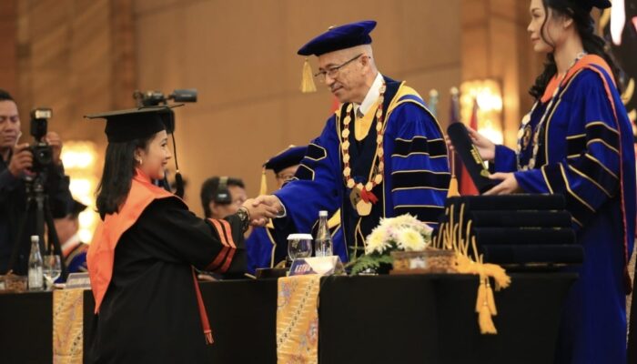 Ukrida Wisuda 319 Mahasiswa, Rektor: Siap Jadi Agen Perubahan Berdampak Positif Bagi Masyarakat