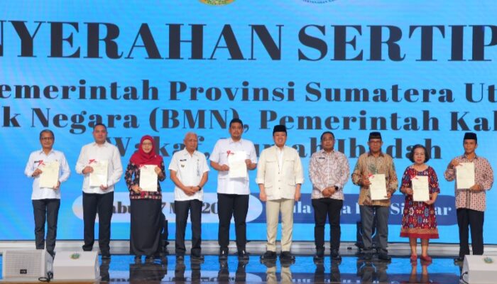 UINSU Terima Sertifikat Tanah Sena Dari Menteri ATR/BPN