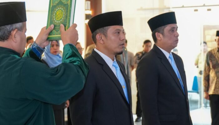 Gubsu Lantik 2 Pejabat Asal Pemko Medan