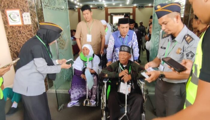 Satgas Haji Imigrasi Medan Layani Pemeriksaan Keimigrasian Calhaj