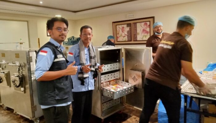 Ketua Kloter 08 KNO Pantau Langsung Distribusi Konsumsi Calhaj