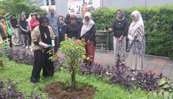 Wujudkan Kampus Hijau, FSRD IKJ dan Yayasan Kehati Bangun Laboratorium Pewarna Alam