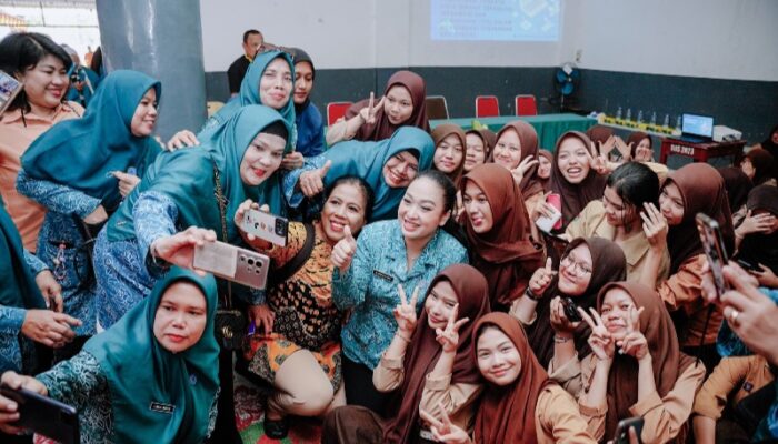 Kunjungi Perguruan Eria, Airin Rico Waas Pastikan Program PAAR Baik Di Kelurahan Teladan Barat