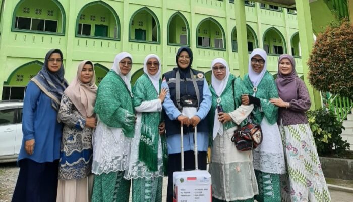 Ketua PD Muslimat Al Washliyah Kota Medan Petugas Haji Kloter  Tahun 2025
