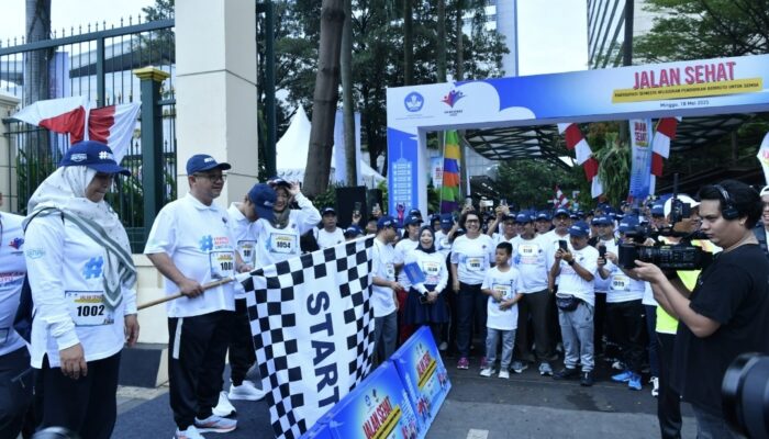Gelar Jalan Sehat Hardiknas 2025, Mendikdasmen: Galang Kolaborasi Insan Pendidikan