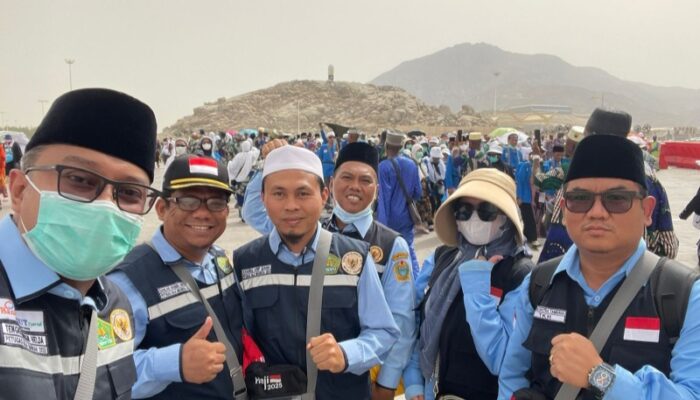 Petugas Kloter 13 KNO Dampingi City Tour Jamaah Haji