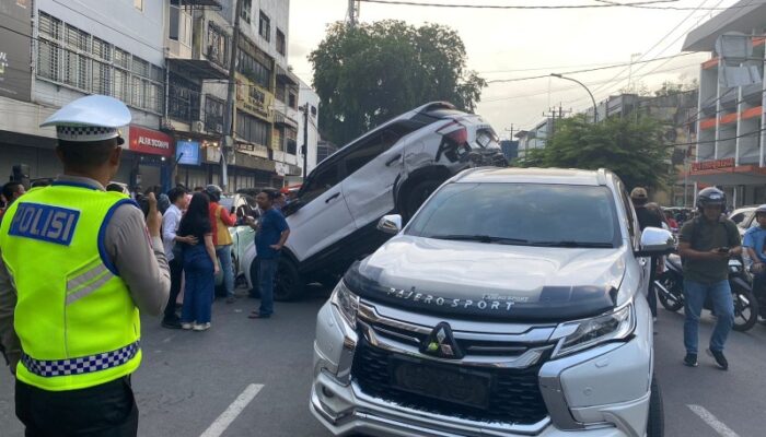 10 Unit Kendaraan Bermotor Terlibat Lakalantas Beruntun Di Jl. Prof HM Yamin
