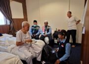 Petugas Kloter 09 KNO Visitasi Kesehatan Calhaj Melalui Pendekatan Medis Dan Spiritual