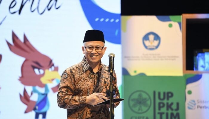 Dari Bedah Buku ‘Di Balik Cerita’, Wamendikdasmen: Sastra Membentuk Jiwa dan Peradaban Bangsa