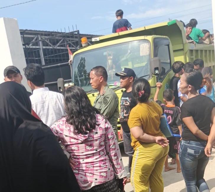 Emak-emak Halangi Petugas Amankan 3 Ton Barbut Limbah B3 Baterai Bekas