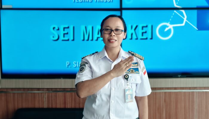Rosalina Br Bangun, Sosok Pandu Yang Berhasil Sandarkan Star Cruises MV Star Voyager Di Pelabuhan Kuala Tanjung