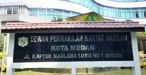 Dugaan Pemerasan, Oknum Ketua Komisi III DPRD Medan Dilapor Ke Poldasu GEDUNG DPRD Medan. Waspada/ist