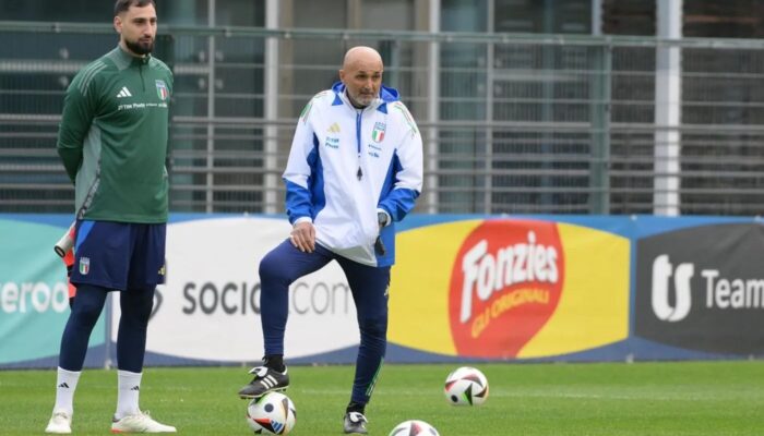 Donnarumma Kini Konsentrasi Italia