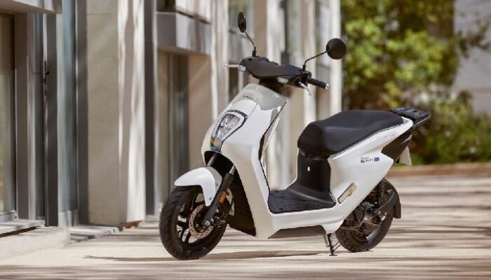Tips Aman Mencuci Sepeda Motor Listrik