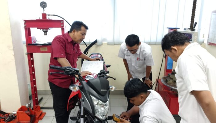 Honda Tingkatkan Kompetensi Tenaga Ajar SMK Mitra Binaan