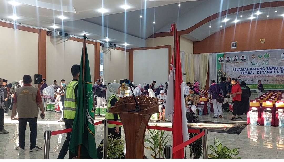 Wartawan Dilarang Dekat Wali Kota Medan, Insiden Satpol PP Di Asrama Haji Tuai Sorotan