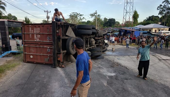 Rem Blong, Truk Konteiner Tabrak 5 Mobil Di Jalan Tarutung-Sipirok, 1 Luka