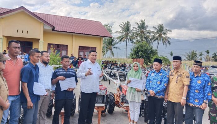 Bupati Serta Dandim Agara Serahkan Bantuan Alat Pertanian Dan ZIS
