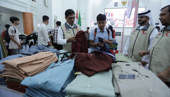 UIN Ar-Raniry Salurkan Seribu Paket Baju Lebaran