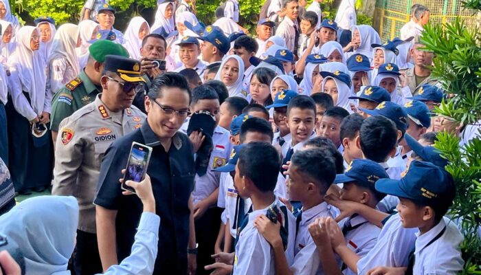 Rico Waas Cegah Kenakalan Remaja Lewat Program Satpol PP Goes To School