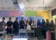 Unimed Edukasi Guru SMP Hidayatul Islam Berkebun Sayur Di Tembok Sekolah