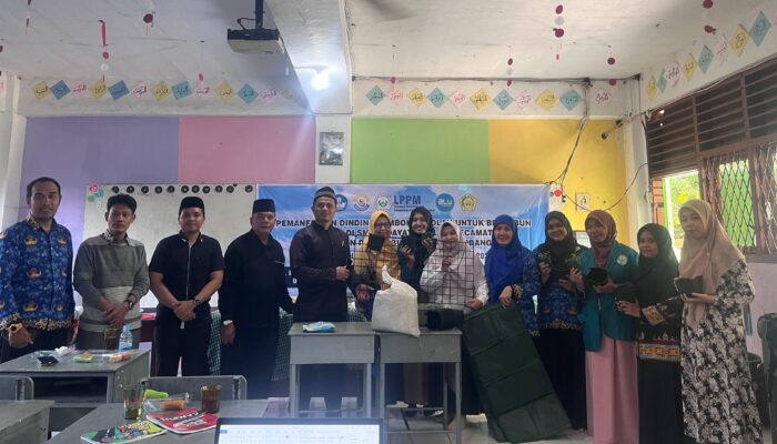 Unimed Edukasi Guru SMP Hidayatul Islam Berkebun Sayur Di Tembok Sekolah