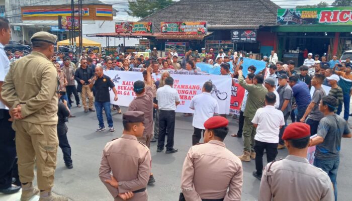 Masyarakat Lingkar Tambang Dairi Demo Tuntut KLHK Terbitkan Ulang Izin PT DPM