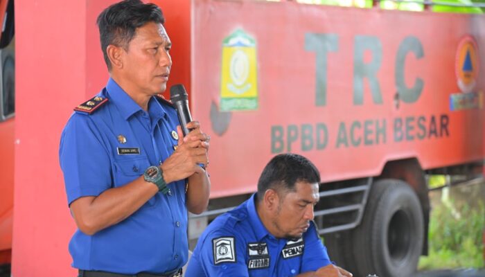Kalaksa BPBD Aceh Besar Tekankan Kedisiplinan Personel Damkar