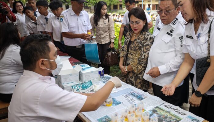 Wali Kota Pematangsiantar Pantau Tes Urine Pelajar Dan Guru Di SMPN 8