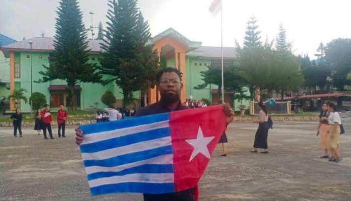 Dirjen Bimas Kristen Bungkam Masalah Pengibaran Bendera KKB Papua Merdeka Di Kampus IAKN Tarutung