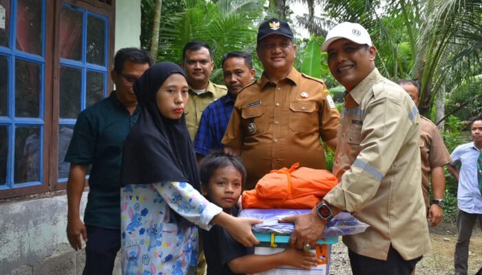Bupati Aceh Tamiang Salurkan Bantuan Korban Angin Puting Beliung