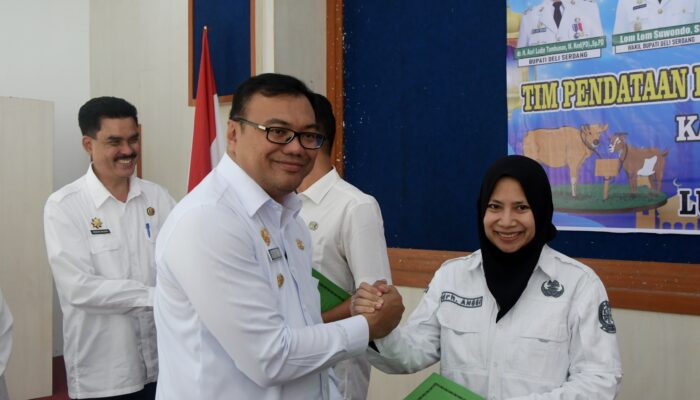 Asri Ludin Tambunan Lepas Tim Pendataan Dan Pemeriksaan Hewan Kurban