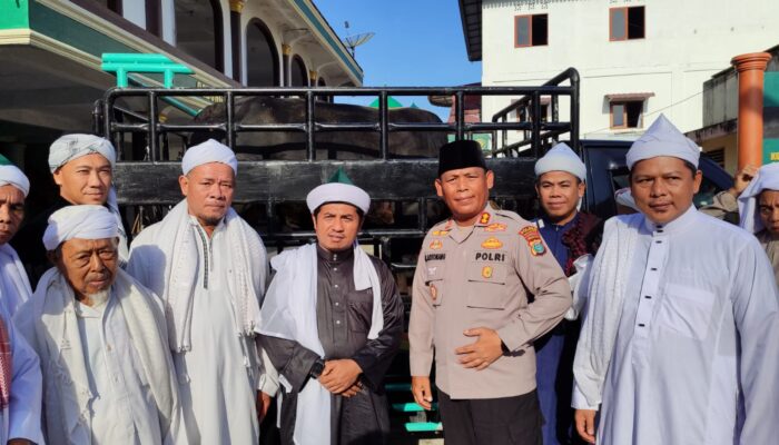 Kapolres Simalungun Serahkan Hewan Kurban Ke Pondok Persulukan Serambi Babussalam