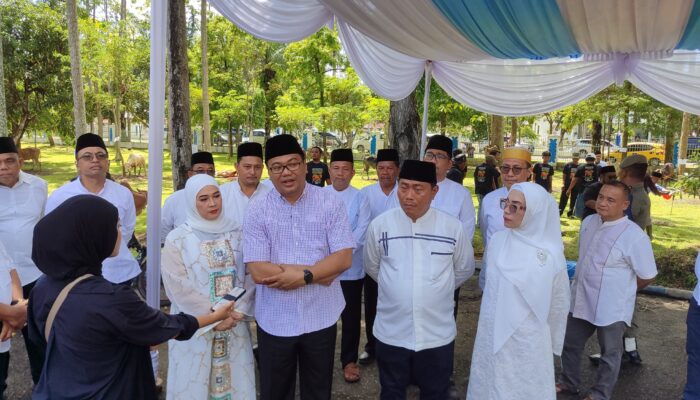 Asri Ludin Tambunan Dan Lom Lom Suwondo Saksikan Kurban Di Komplek Kantor Bupati Deliserdang