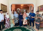 Wakil Ketua DPR Aceh Ali Basrah Serahkan Daging Kurban Kepada Warga SKKAT