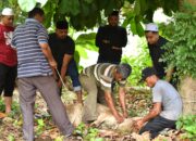 Irfansyah Dan KPA PA Langsa Salurkan Daging Kurban Mualem Ke Inong Bale