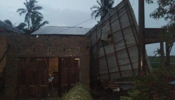 Puting Beliung Terjang Puluhan Rumah Di Batubara