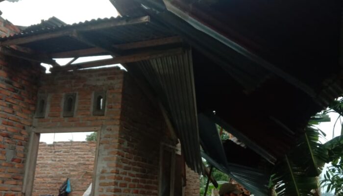 Dilanda Angin Kencang 32 Rumah Di Sergai Rusak
