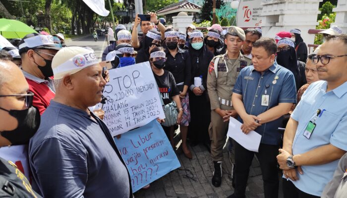 Ratusan Guru Medan Aksi Damai DiBalai Kota Tuntut Transparansi TPP